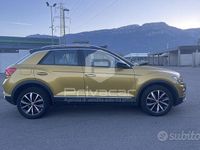 Usata VW T-Roc Advance 116 CV (85 kW) 2019 Giallo SUV