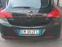 Usata Opel Astra 110 CV (80 kW) 2012 Nero Berlina