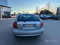Usata Kia Rio 97 CV (71 kW) 2004 Grigio Station wagon