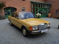 Usata Mercedes 230 109 CV (80 kW) 1979 Giallo Berlina