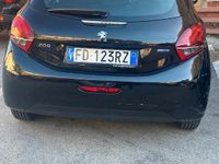 Usata Peugeot 208 75 CV (55 kW) 2016 Nero Utilitaria