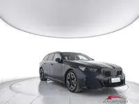 Usado BMW 520 M Sport 197 HP (144 kW) 2024 Azul Carrinha