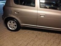 Usata Toyota Yaris 75 CV (55 kW) 2004 Grigio Utilitaria