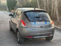 Usata Lancia Ypsilon Gold 69 CV (50 kW) 2023 Grigio Utilitaria