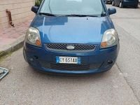 Usata Ford Fiesta 90 CV (66 kW) 2006 Blu Berlina
