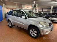 Usata Toyota RAV4 Sol 115 CV (84 kW) 2005 Argento SUV