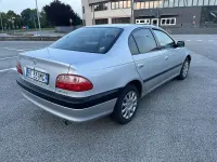 Usata Toyota Avensis 129 CV (94 kW) 2001 Grigio Berlina