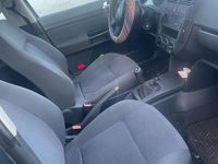 Usado VW Polo 75 CV (55 kW) 2005 Gris Utilitario