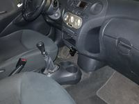 usata Toyota Yaris 1.0i 16V cat 5 porte