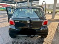 Usata Toyota Yaris 68 CV (50 kW) 2001 Nero Utilitaria