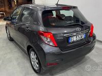 Usata Toyota Yaris Lounge 90 CV (66 kW) 2012 Grigio Utilitaria