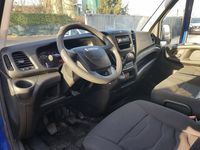 Usata Iveco Daily 136 CV (100 kW) 2015 Blu Berlina