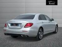 Usata Mercedes E220 Business 195 CV (143 kW) 2019 Grigio chiaro metallizzato Berlina