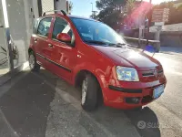 Usata Fiat Panda Lounge 75 CV (55 kW) 2012 Rosso Utilitaria