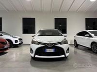 Usata Toyota Yaris Lounge 69 CV (50 kW) 2017 Bianco Berlina