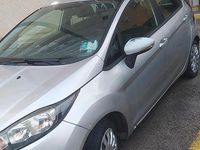 Usata Ford Fiesta 80 CV (58 kW) 2015 Grigio Berlina