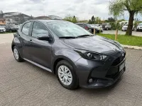Usata Toyota Yaris Hybrid Active 92 CV (67 kW) 2022 Grigio Berlina