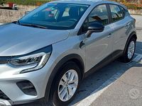 Usata Renault Captur Zen 91 CV (66 kW) 2021 Argento SUV