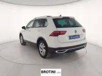 Usata VW Tiguan Elegance 150 CV (110 kW) 2022 Bianco pastello SUV