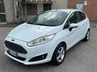 Usata Ford Fiesta 95 CV (69 kW) 2014 Bianco Utilitaria