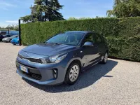 Usata Kia Rio 82 CV (60 kW) 2018 Blu Berlina
