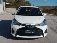 Usata Toyota Yaris Lounge 69 CV (50 kW) 2016 Bianco Berlina