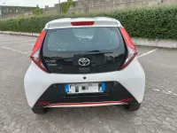Usata Toyota Aygo Connect Style 72 CV (52 kW) 2021 Bianco Utilitaria