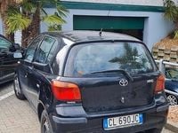 Usata Toyota Yaris 65 CV (47 kW) 2004 Nero Berlina