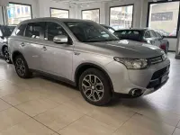 Usata Mitsubishi Outlander P-HEV 121 CV (88 kW) 2015 SUV