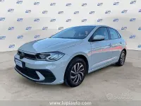Usata VW Polo Life 95 CV (69 kW) 2023 Grigio Utilitaria