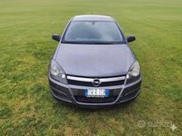 Usata Opel Astra 101 CV (74 kW) 2005 Grigio Berlina