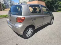 Usata Toyota Yaris 65 CV (47 kW) 2005 Grigio Berlina