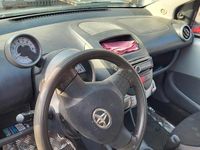 Usata Toyota Aygo 67 CV (49 kW) 2007 Grigio Utilitaria