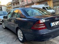 Usata Mercedes C220 143 CV (105 kW) 2001 Blu Berlina