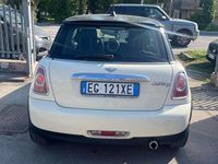 Usata Mini Cooper D 111 CV (81 kW) 2011 Bianco Utilitaria