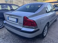 Usata Volvo S60 140 CV (102 kW) 2001 Argento Berlina
