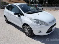 Usata Ford Fiesta 90 CV (66 kW) 2010 Bianco Utilitaria
