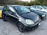 Usata Toyota Yaris Luna 86 CV (63 kW) 2001 Nero Berlina