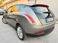 Begagnad Lancia Delta 120 HK (88 kW) 2011 Grå Halvkombi