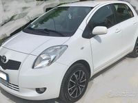 Usata Toyota Yaris Sol 69 CV (50 kW) 2008 Bianco Utilitaria