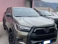 Usata Toyota HiLux 204 CV (150 kW) 2024 Marrone Pick-up
