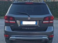 Usata Fiat Freemont Cross 170 CV (125 kW) 2015 Grigio SUV