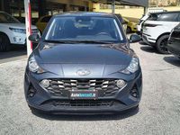 Usado Hyundai i10 Advanced 67 CV (49 kW) 2023 Gris Utilitario