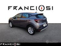 Usata Renault Captur Zen 145 CV (106 kW) 2022 Grigio SUV