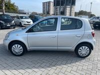 Usata Toyota Yaris 68 CV (50 kW) 2000 Grigio Berlina