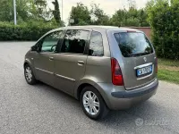 Usata Lancia Musa 101 CV (74 kW) 2005 Giallo Monovolume