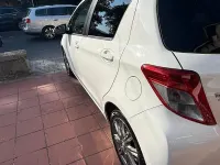 Usata Toyota Yaris Lounge 90 CV (66 kW) 2012 Bianco Utilitaria