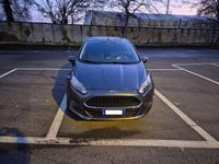 Usata Ford Fiesta 75 CV (55 kW) 2017 Grigio Berlina