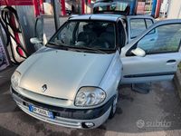 Usata Renault Clio II 54 CV (39 kW) 2000 Berlina