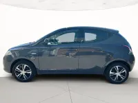 Usata Lancia Ypsilon 69 CV (50 kW) 2015 Grigio pastello Utilitaria